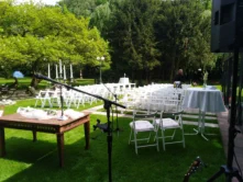 aufbau einer kleinen musikanlage für eine outdoor freie trauung