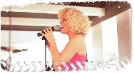 Sängerin Mel auf einer Silberhochzeitsparty in Kiel mit Stereojam