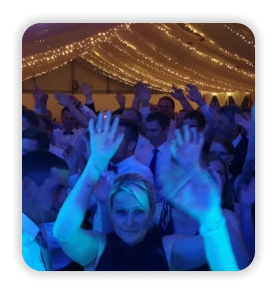Feiernde Menschen auf einer Silberhochzeitsparty in Bocholt mit Stereojam